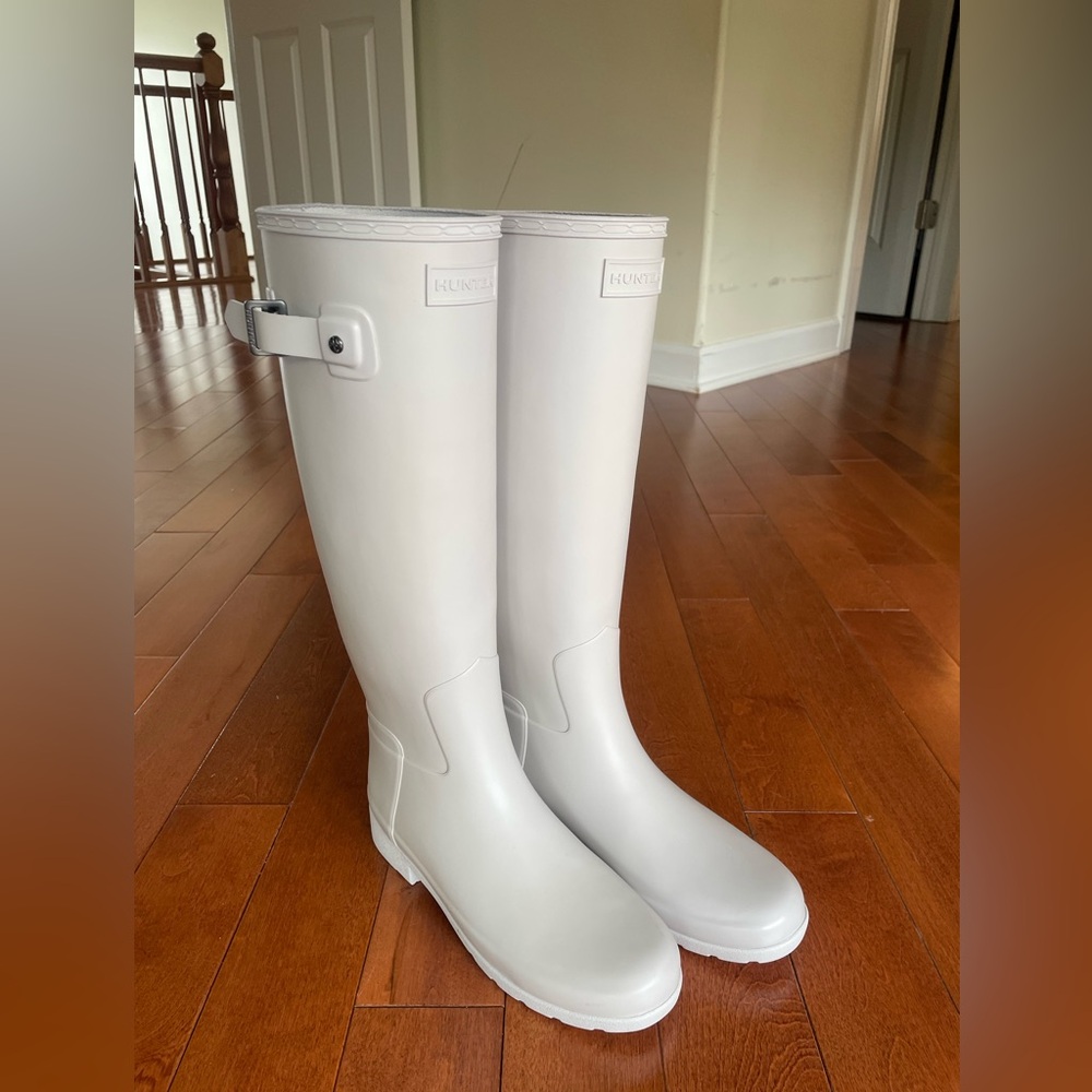 NWT Hunter refined classic tall boots in clatter grey.